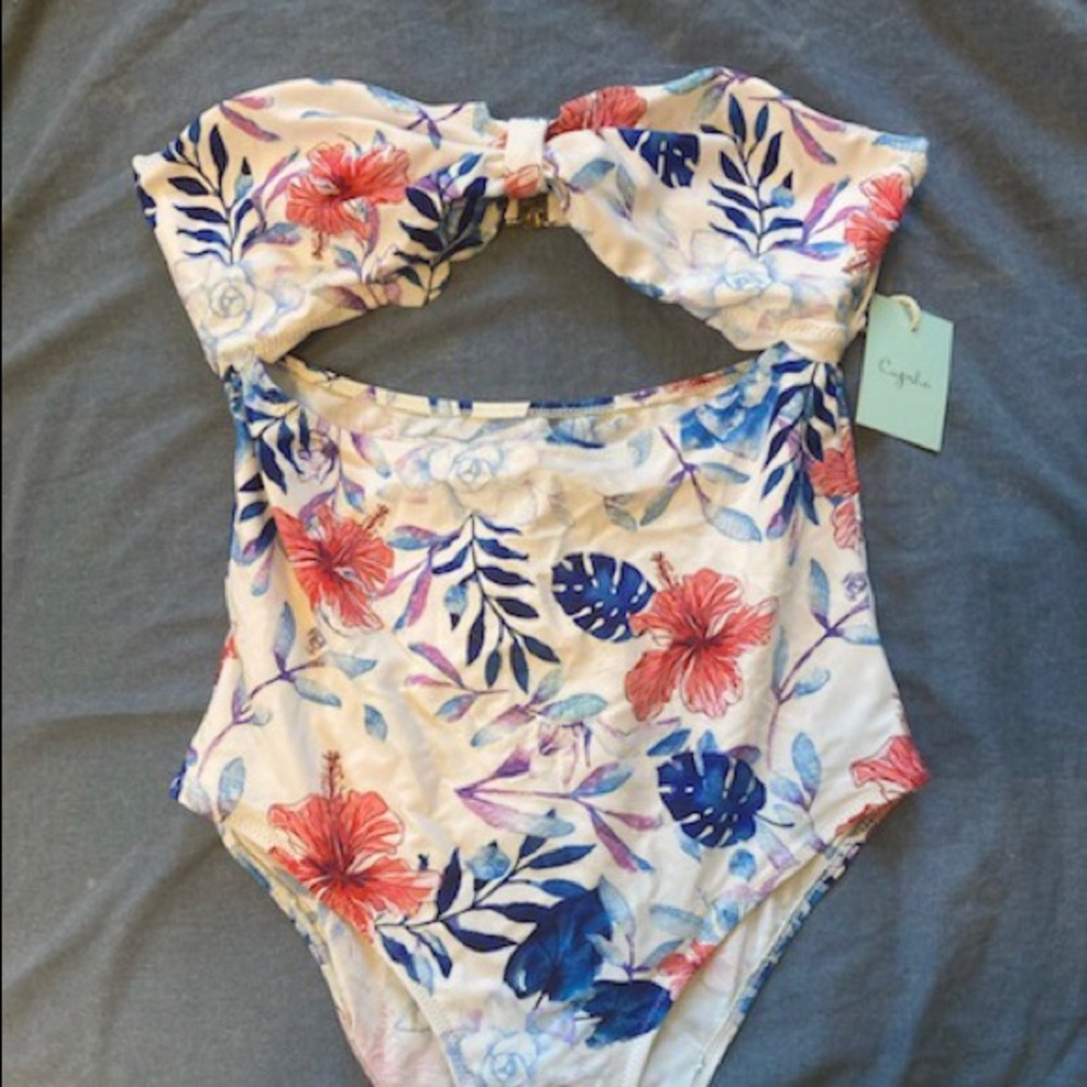 Women’s Cupshe one piece bathing suit